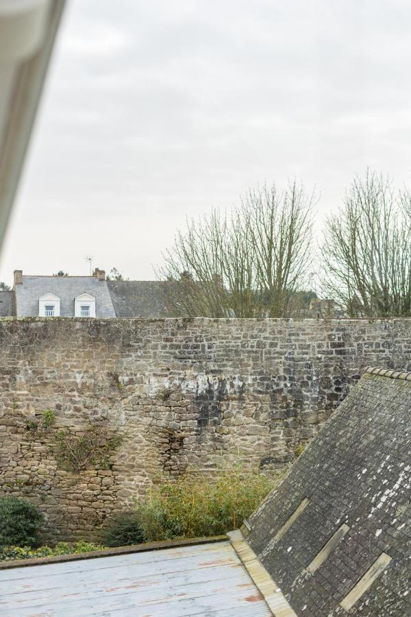 Au Cœur Des Remparts De Guérande: Pour 4 Appartement