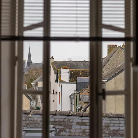 Au Coeur Des Remparts De Guerande: Logement Pour 4 Exterior photo