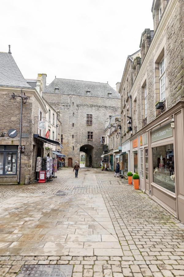 Au Coeur Des Remparts De Guerande: Pour 4 * Guerande