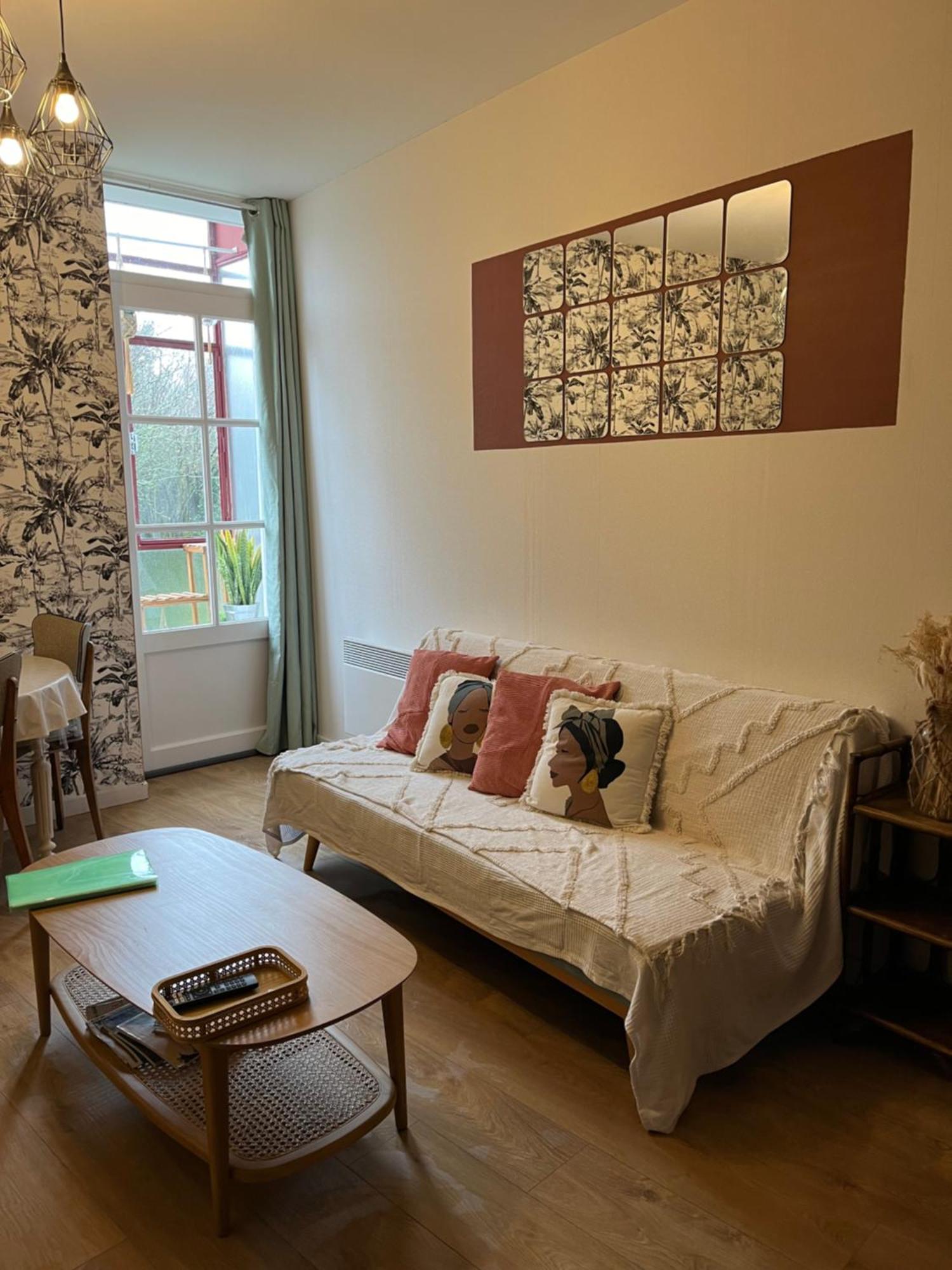 Au Coeur Des Remparts De Guerande: Pour 4 Apartment *
